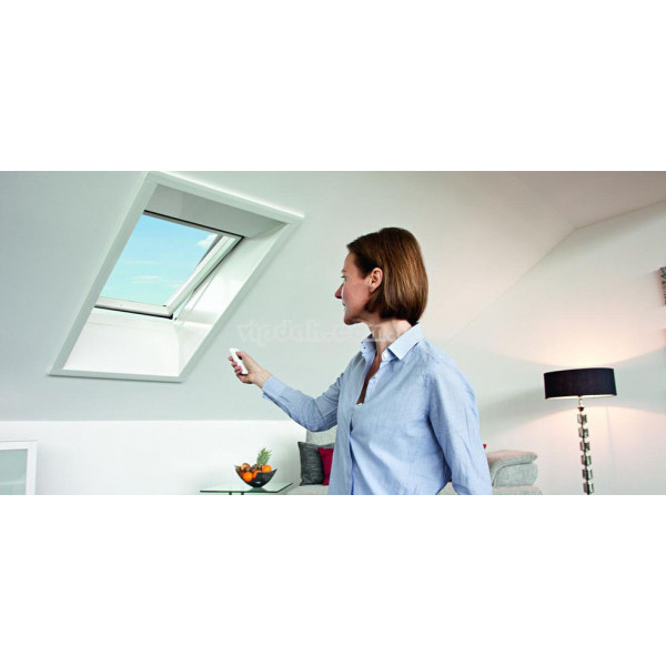 Roto Designo R45 з пластика з центральною віссю повороту стулки