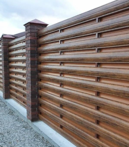 Металевий євроштахетник 130мм структура дерево