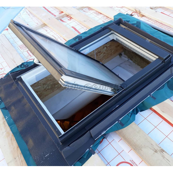 FAKRO PROFI PTP-V U3 з пластика c центральною віссю повороту