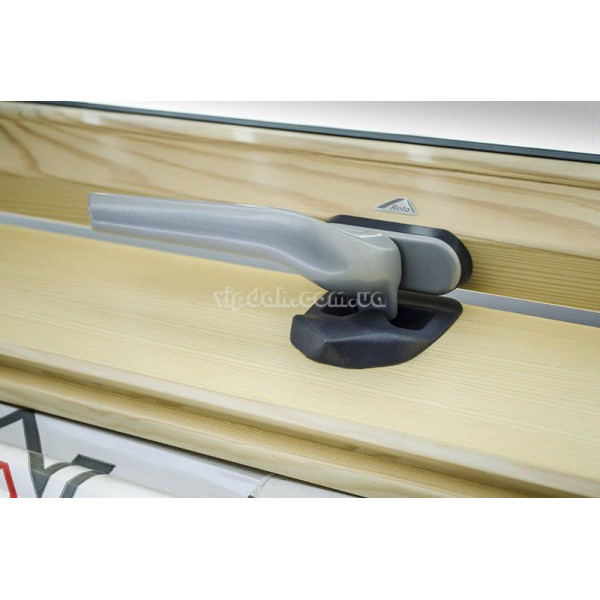 Roto Designo R75 з дерева з піднятою на 3/4 віссю повороту