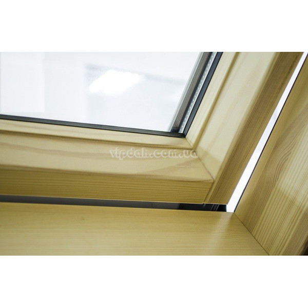 Roto Designo R75 з дерева з піднятою на 3/4 віссю повороту