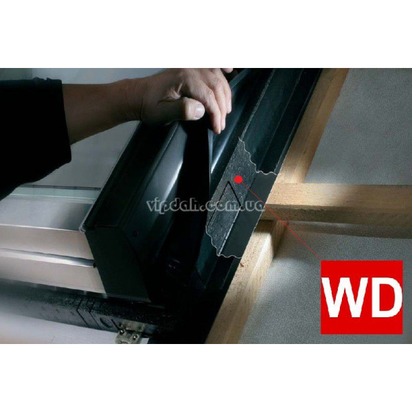 Roto Designo R75 з дерева з піднятою на 3/4 віссю повороту